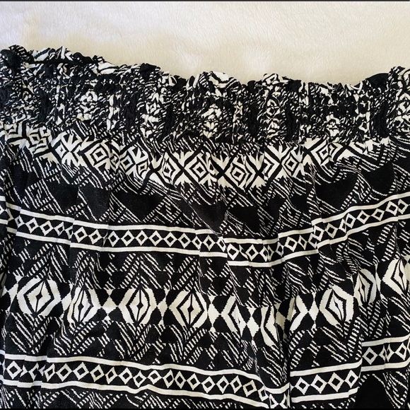 Body Central Aztec Strapless Romper - Picture 6 of 7